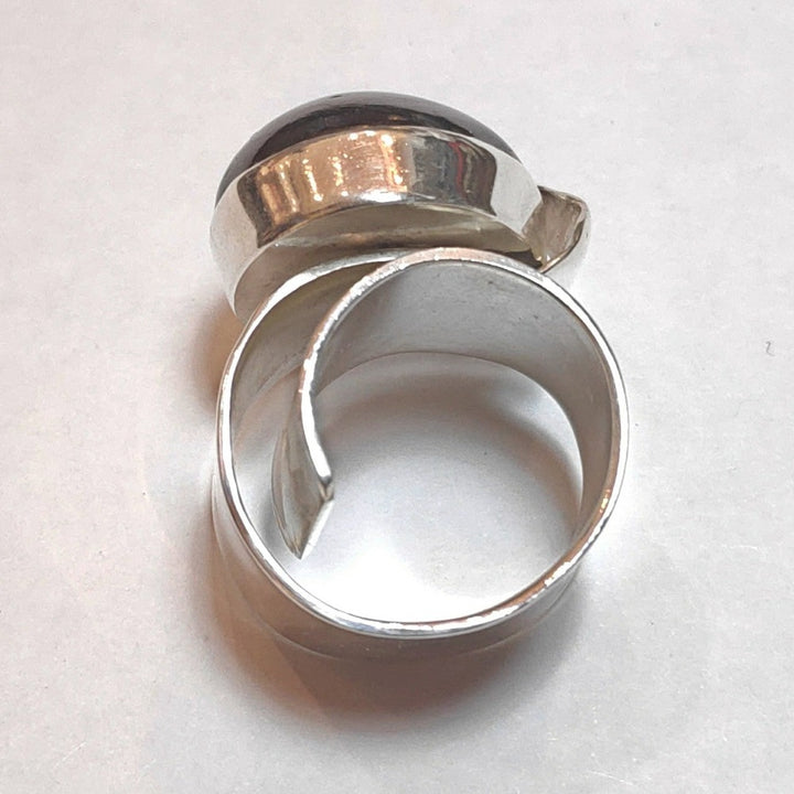 Granato stellato su anello