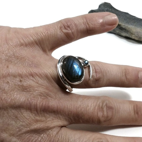 ANELLO artigianale in argento 925 con Labradorite | Gioielli contemporanei