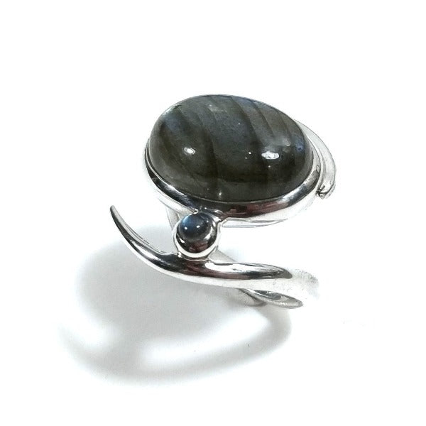 ANELLO artigianale in argento 925 con Labradorite | Gioielli contemporanei