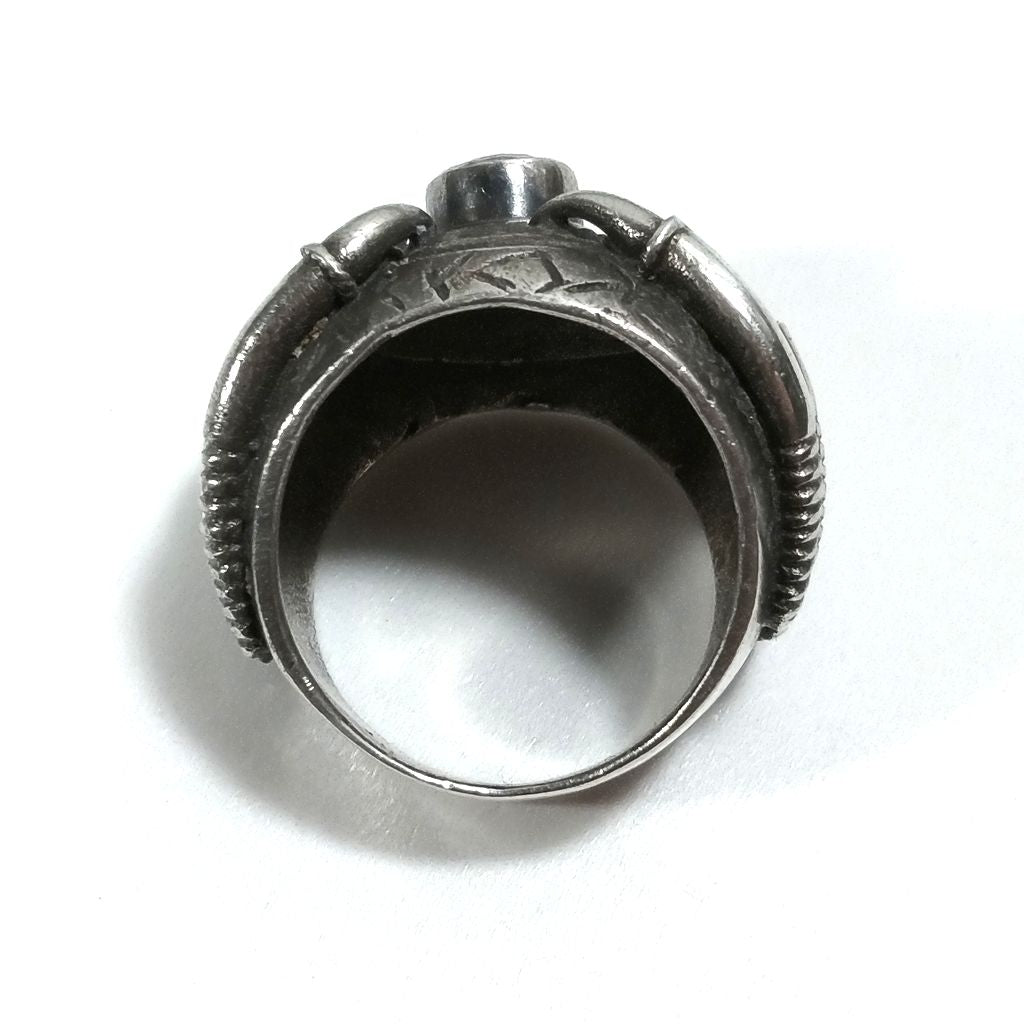 Fascia bombata stile H.R. GIGER | ANELLO FASCIA d'argento 925 | Rubino