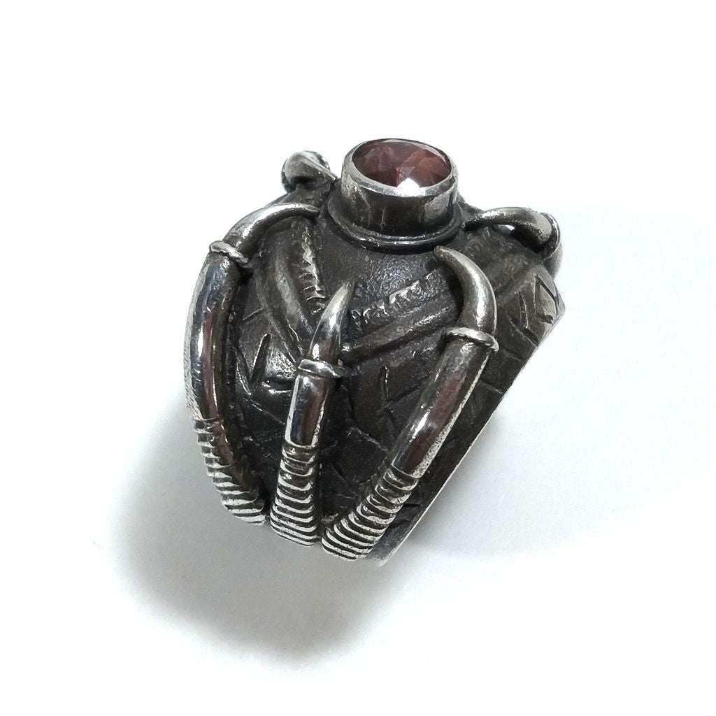 Fascia bombata stile H.R. GIGER | ANELLO FASCIA d'argento 925 | Rubino
