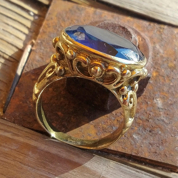 ANELLO con pietra AANGA in ottone color oro
