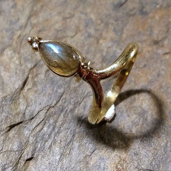Ethnic AASTHA RING in brass with stone - Original Indian jewelry