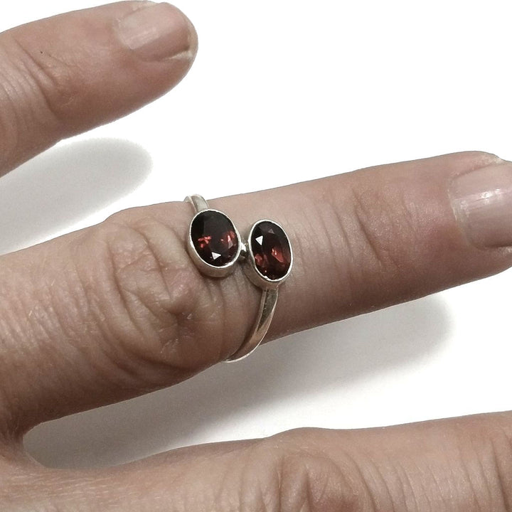 ANELLO CONTRARIE' artigianale in argento 925 con pietra
