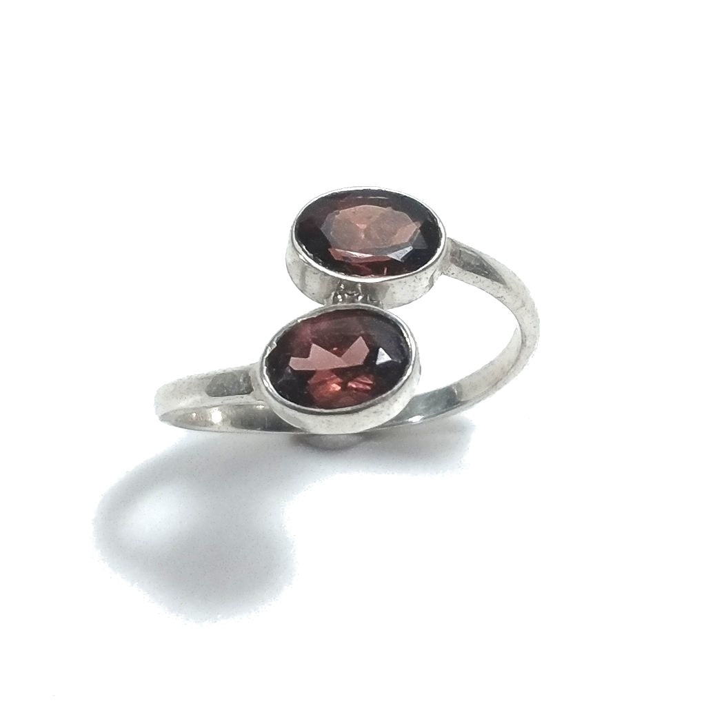 ANELLO CONTRARIE' artigianale in argento 925 con pietra