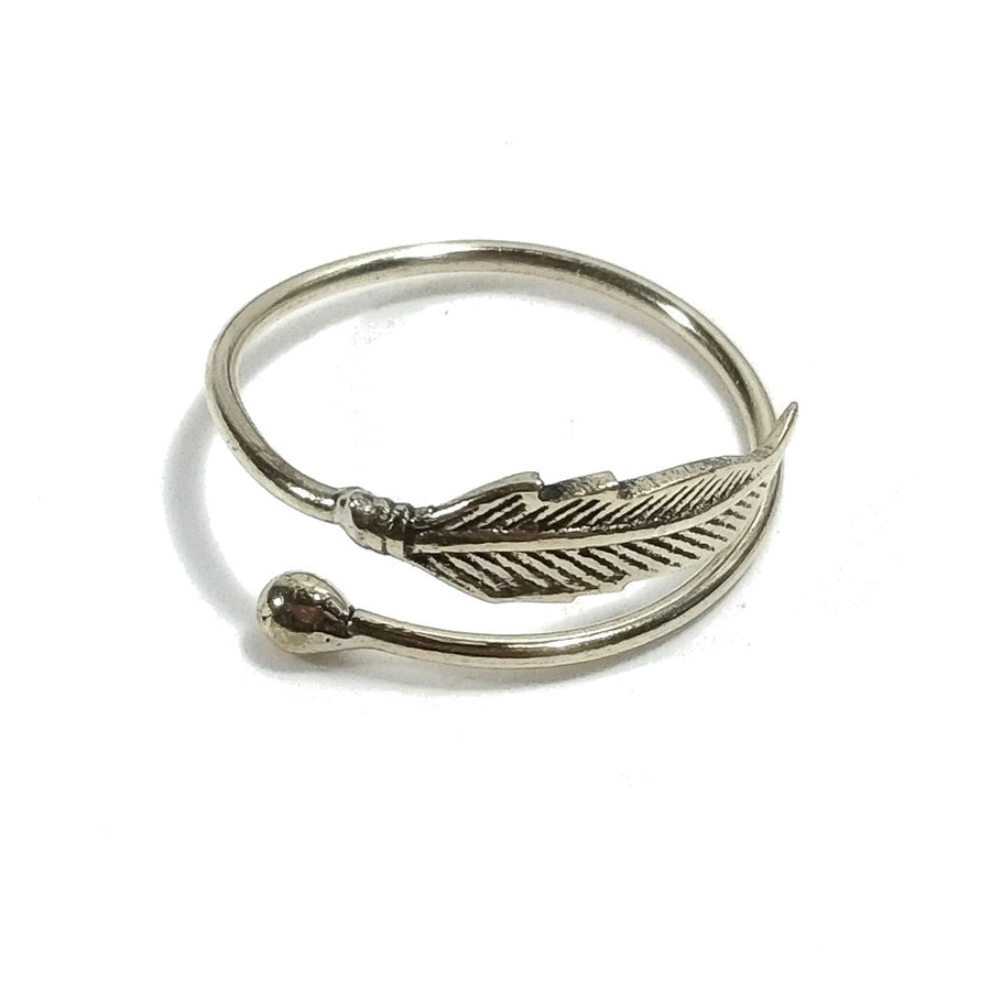 Anello con piuma regolabile
