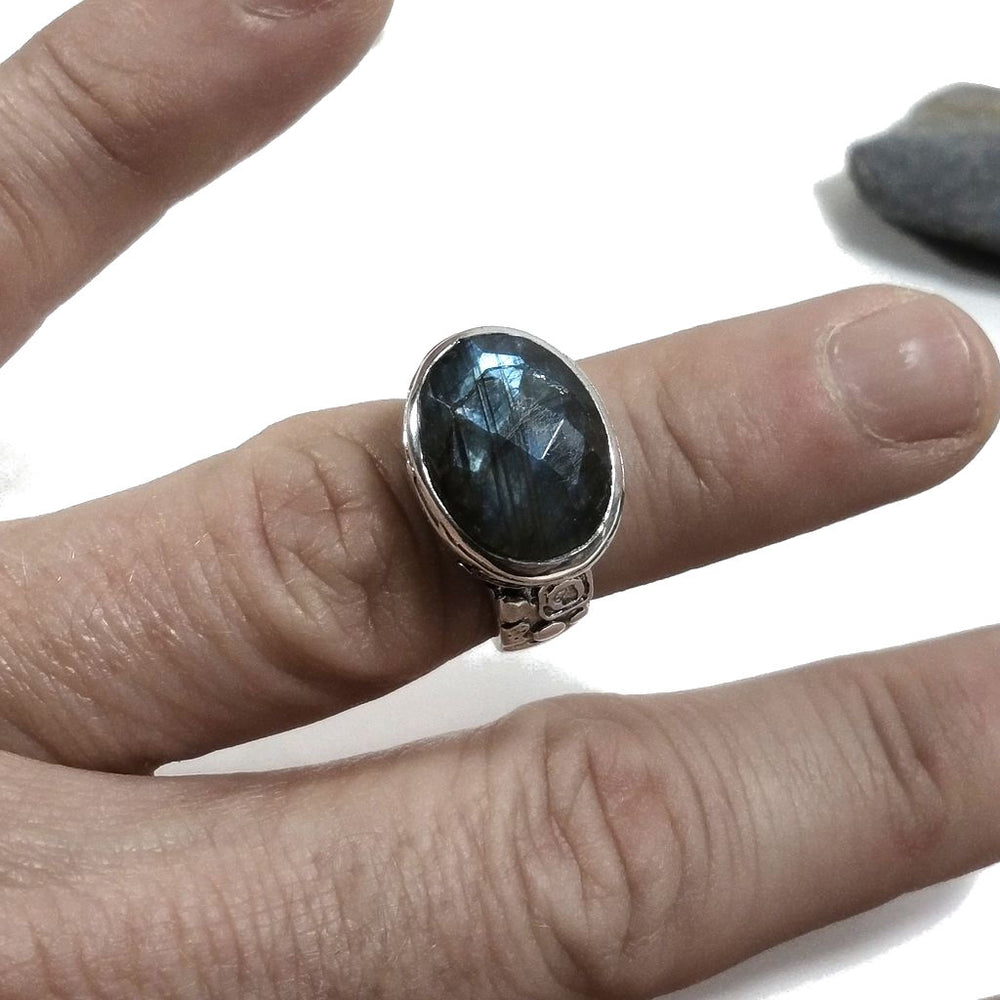 ANELLO artigianale in argento 925 con Labradorite | pietra sfaccettata