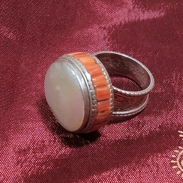 Anello TIBETANO DAWA con CORALLO in argento 925 | Gioielli etnici