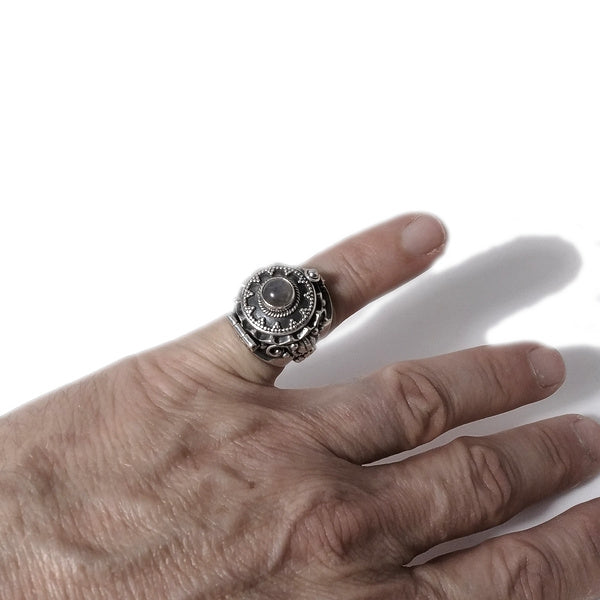 ANELLO ORISSA argento 925 veleno puntinato con pietra | Gioielli etniciANELLO ORISSA argento 925 veleno puntinato con pietra | Gioielli etnici