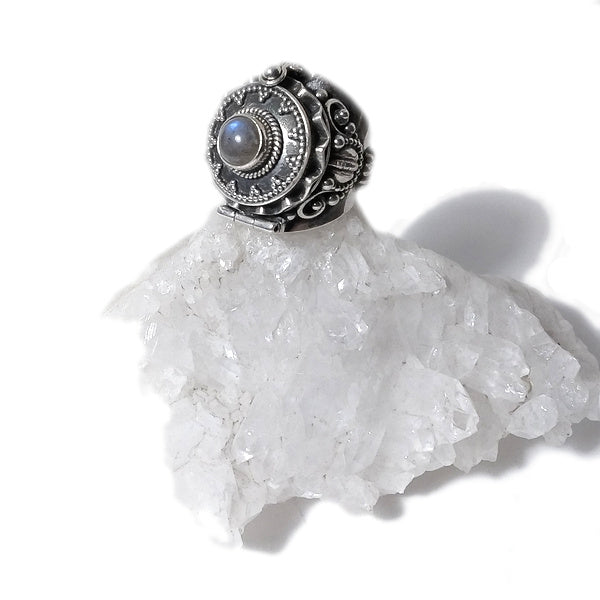 ANELLO ORISSA argento 925 veleno puntinato con pietra | Gioielli etniciANELLO ORISSA argento 925 veleno puntinato con pietra | Gioielli etnici