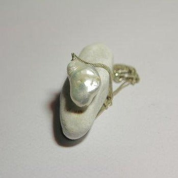Ciondolo perla barocca con catenina d'argento - ilmondodiwit - Ciondolo