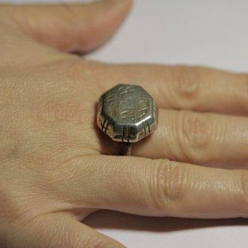 anello con moneta vecchio moghul india