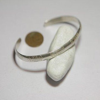 Rigid bracelet decorated in silver