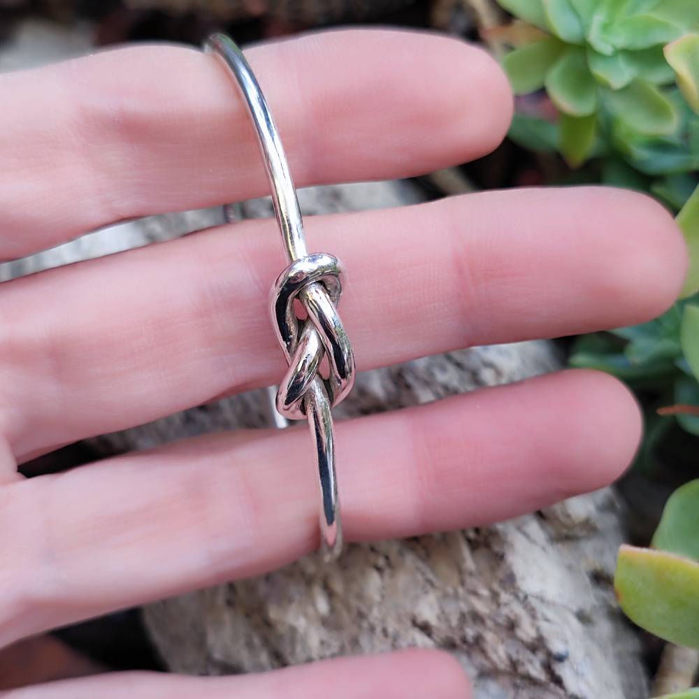 Bracciale rigido in argento 925 con nodo - BETTIAH