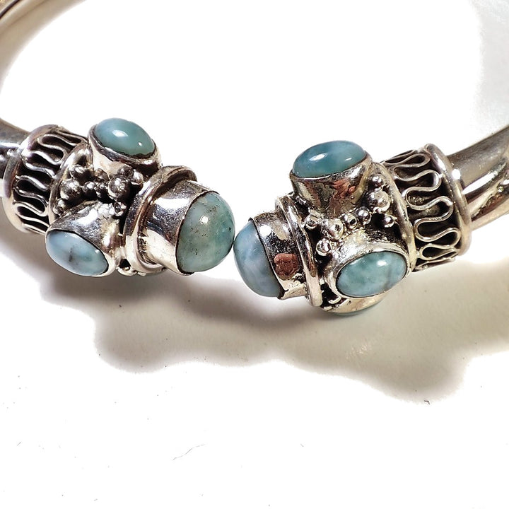 dettaglio pietre larimar