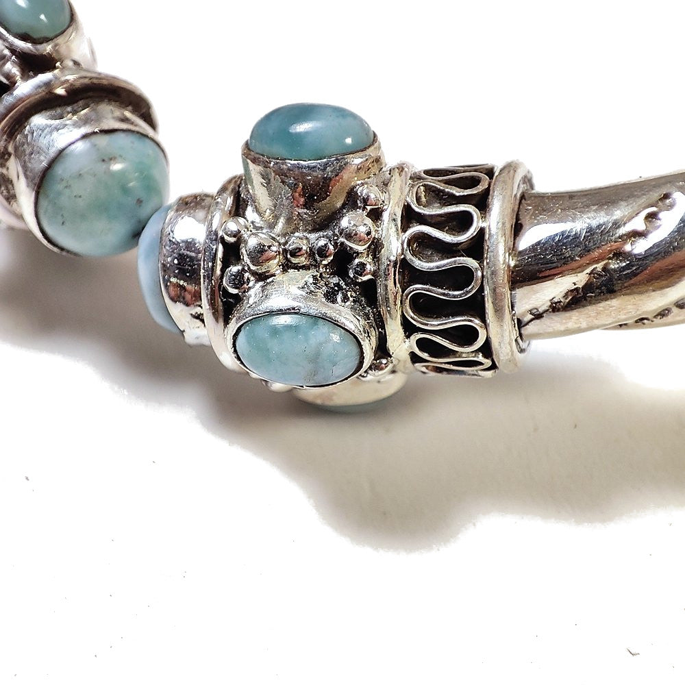 dettaglio pietre larimar