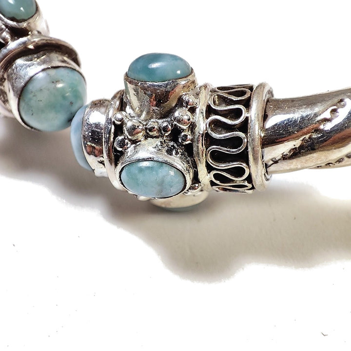dettaglio pietre larimar