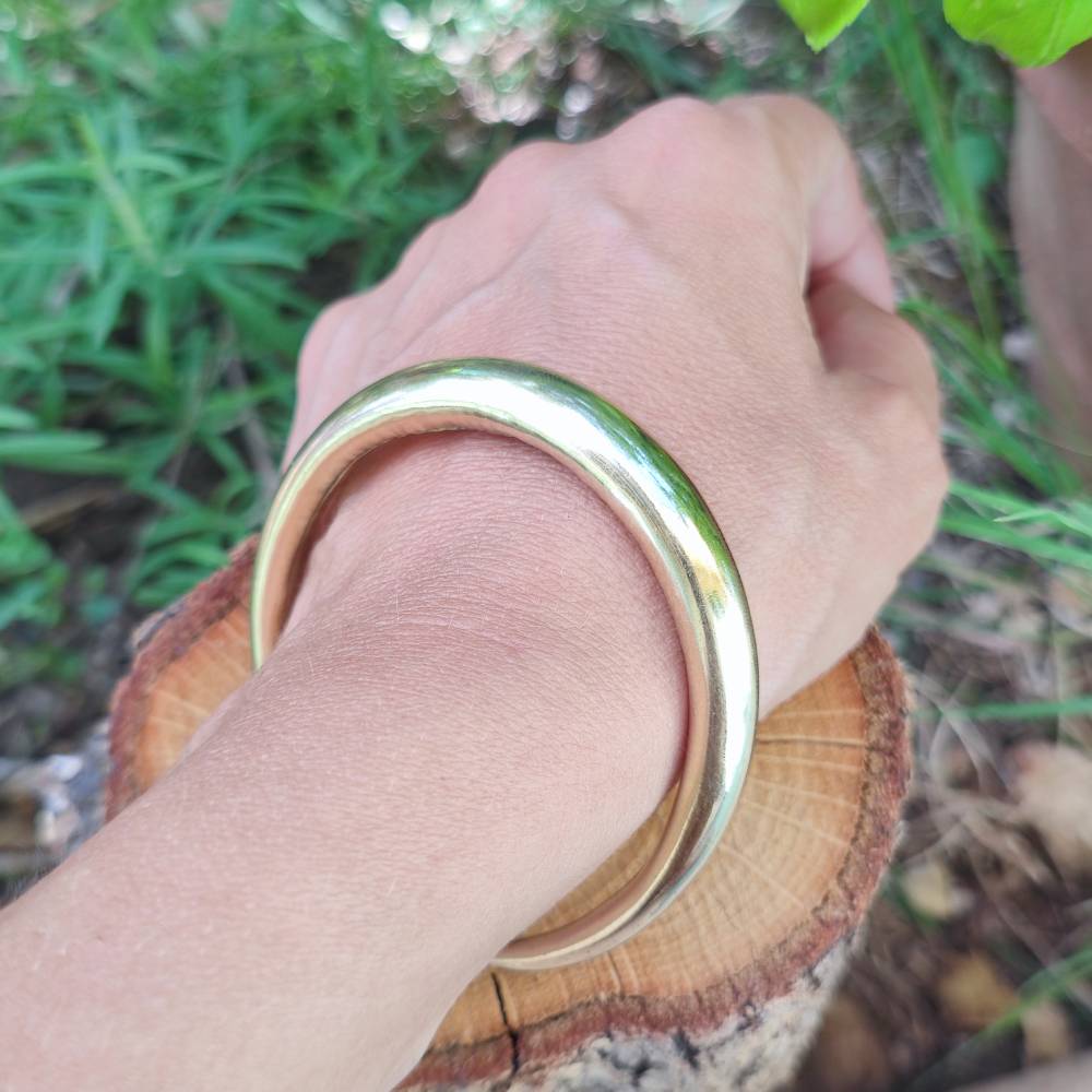 Bracciale rigido etnico in ottone Daruka