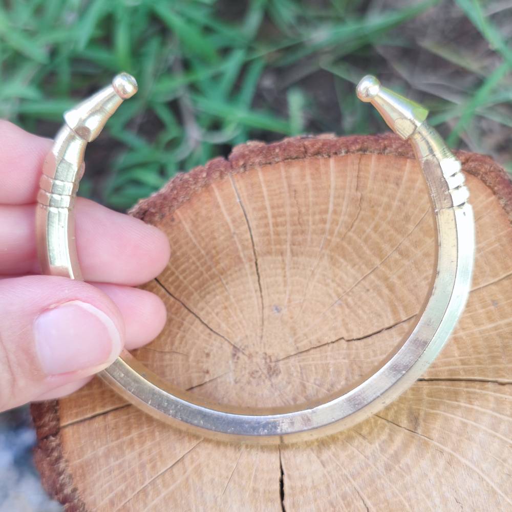 Bracciale rigido etnico in ottone Jita