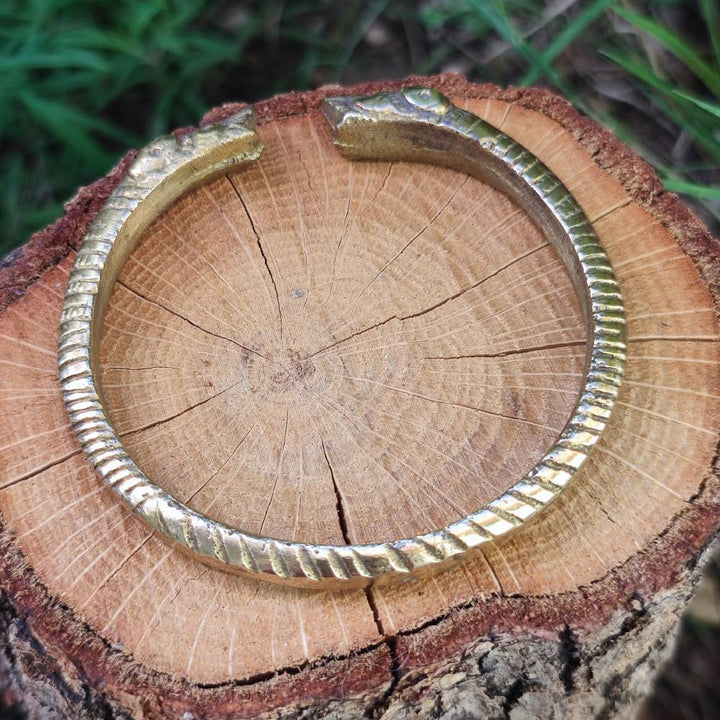 Bracciale rigido etnico in ottone Leela