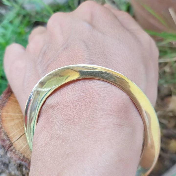 Bracciale rigido etnico in ottone Neerav
