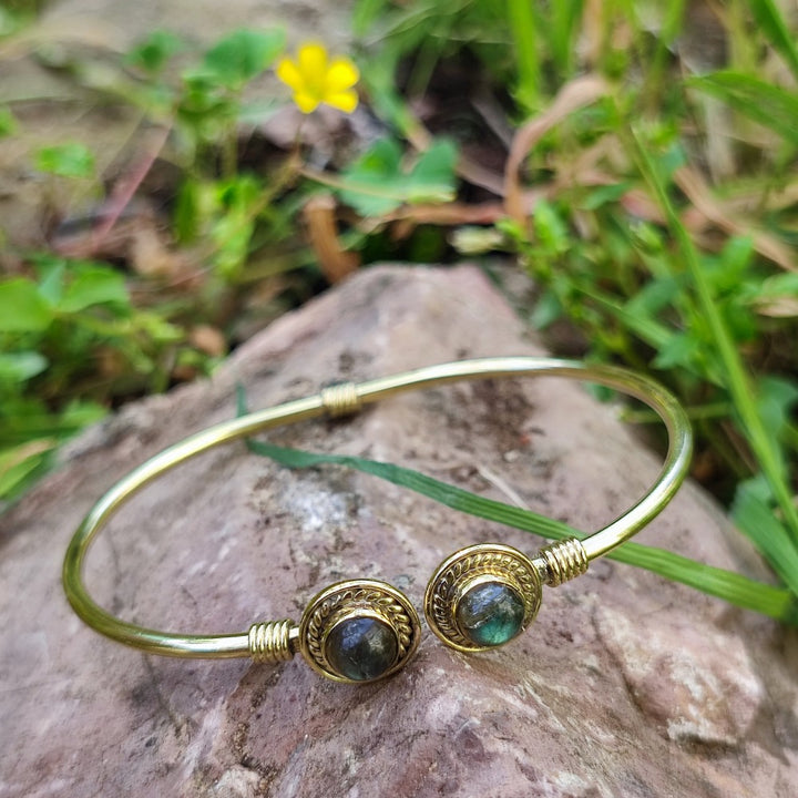 Utpal Bracciale indiano in ottone con pietra labradorite