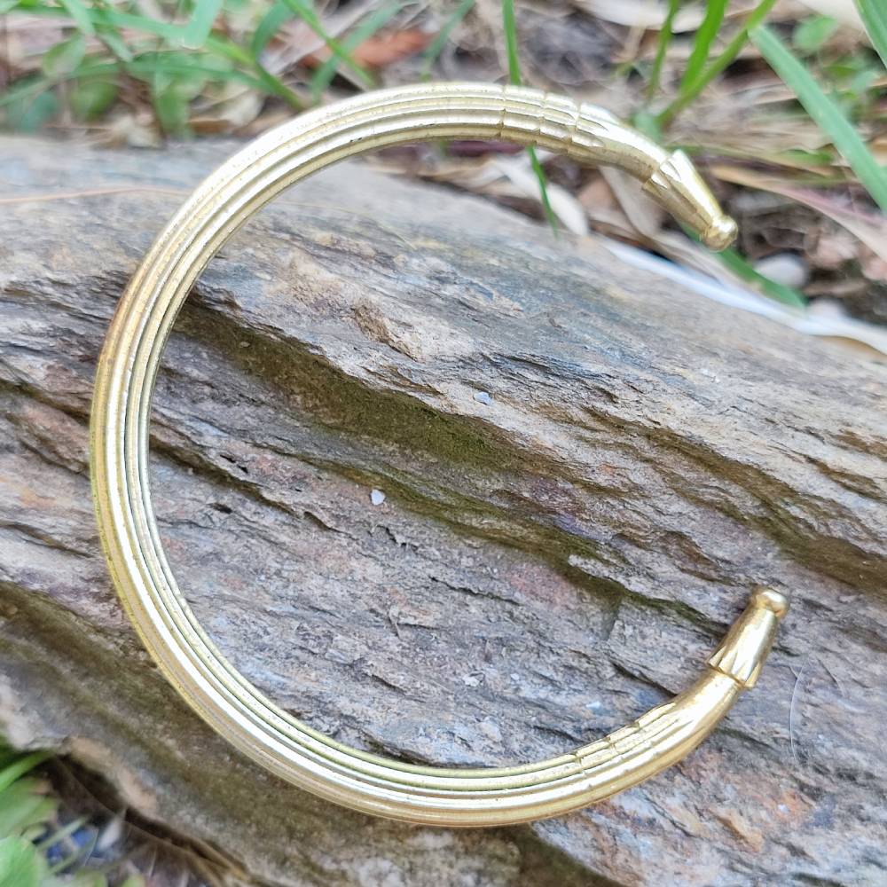 Bracciale rigido etnico in ottone Jayesh