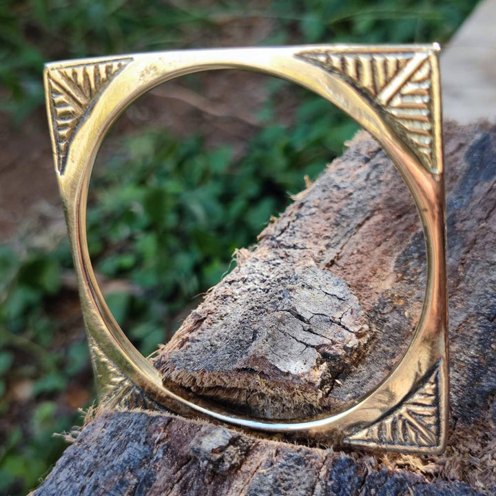 Bracciale rigido etnico in ottone Ojas