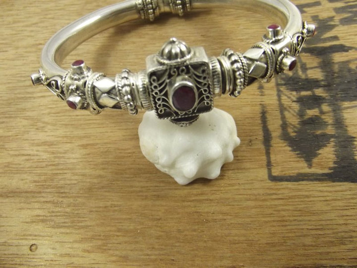 BRACCIALE fascia con filigrana e rubino - UMARI