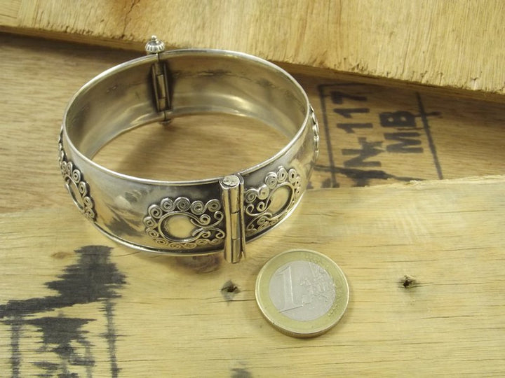 Filigree wide band bracelet - BIKANER
