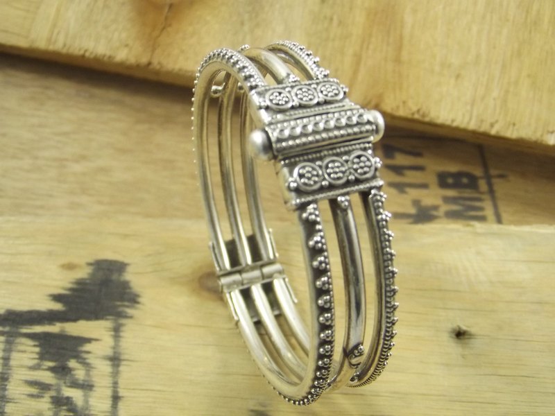 Multi-band micro granulated BRACELET III