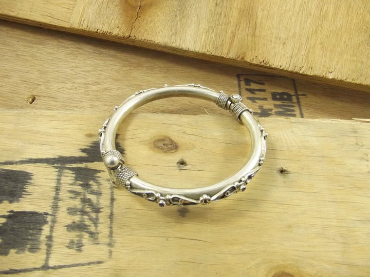 Band bracelet with filigree and garnet - NONYA