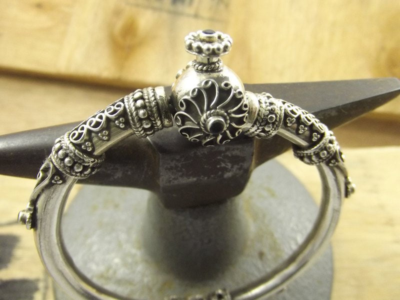 BRACELET band with filigree and garnet - PAPDA