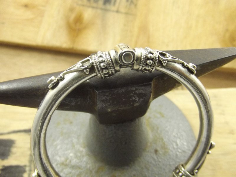 BRACELET band with filigree and garnet - PAPDA
