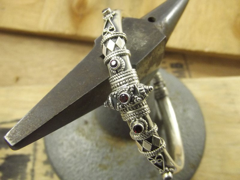 BRACELET band with filigree - GARNET