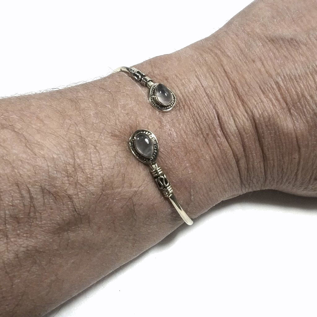 Bracciale artigianale in ottone con pietra - SEMALPURA