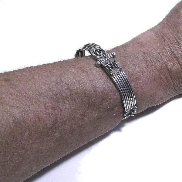 Bracciale etnico HAVYA in argento rigido | Gioielli etnici Il mondo di Wit
