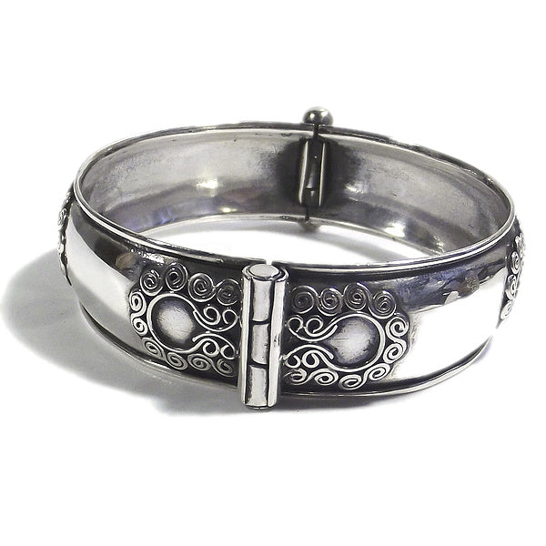 Bracciale etnico NANKU in argento rigido | Gioielli etnici Il mondo di Wit