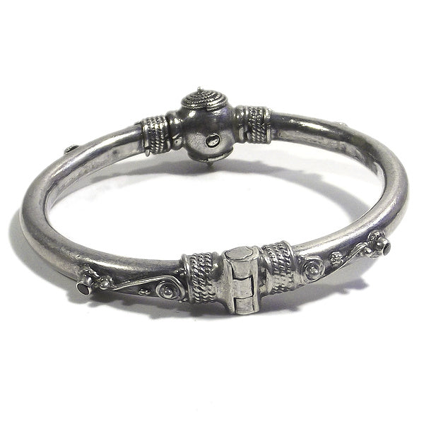 Bracciale etnico PRANA in argento rigido con GRANATO | Gioielli etnici Il mondo di Wit