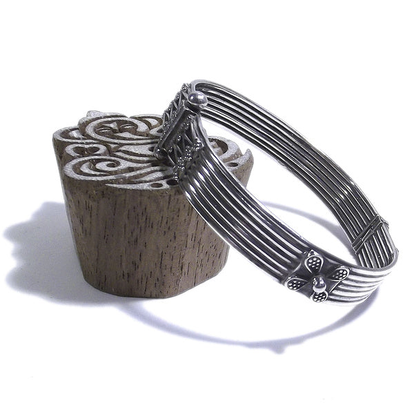 Bracciale etnico HAVYA in argento rigido | Gioielli etnici Il mondo di Wit