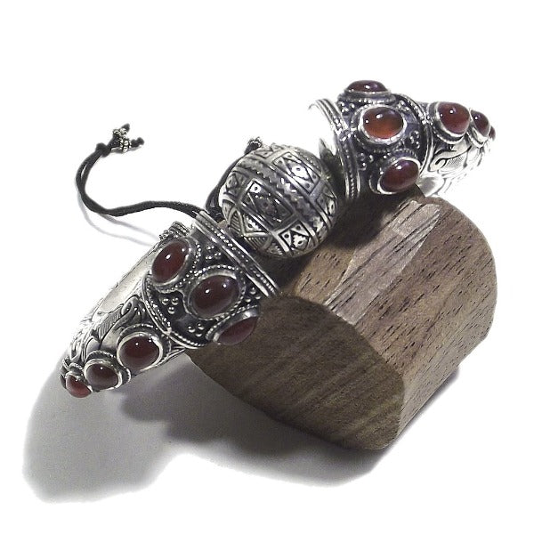Bracciale etnico JIGER in argento rigido | Gioielli etnici Il mondo di Wit