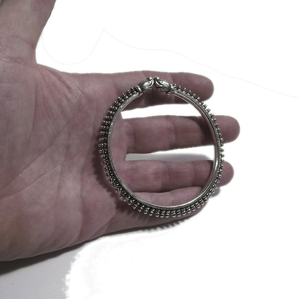 Bracciale etnico HINAL in argento rigido con elefante | Gioielli etnici Il mondo di Wit
