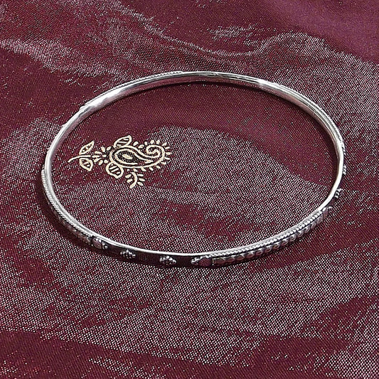Bracciale etnico DUYEN a cerchio in argento - rigido | Gioielli etnici ilmodndodiwit.com