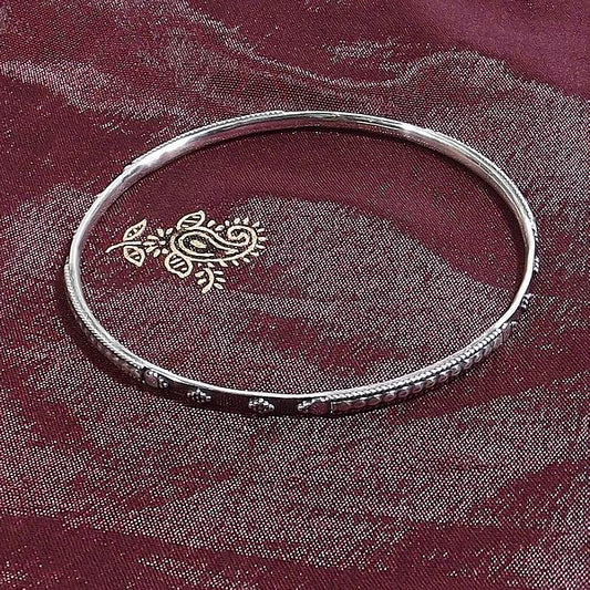Bracciale etnico DUYEN a cerchio in argento - rigido | Gioielli etnici ilmodndodiwit.com