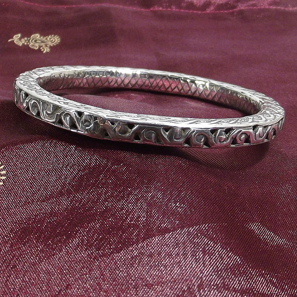 Bracciale etnico GENNI a cerchio in argento - rigido | Gioielli etnici ilmodndodiwit.com