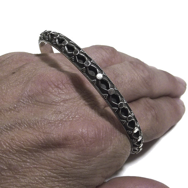 Bracciale etnico KAMMI a cerchio in argento - rigido | Gioielli etnici ilmondodiwit.com