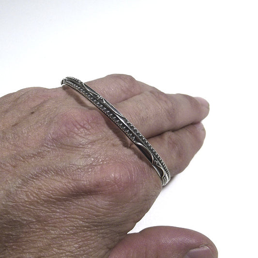 Bracciale etnico LETTI a cerchio in argento - rigido | Gioielli etnici ilmondodiwit.com