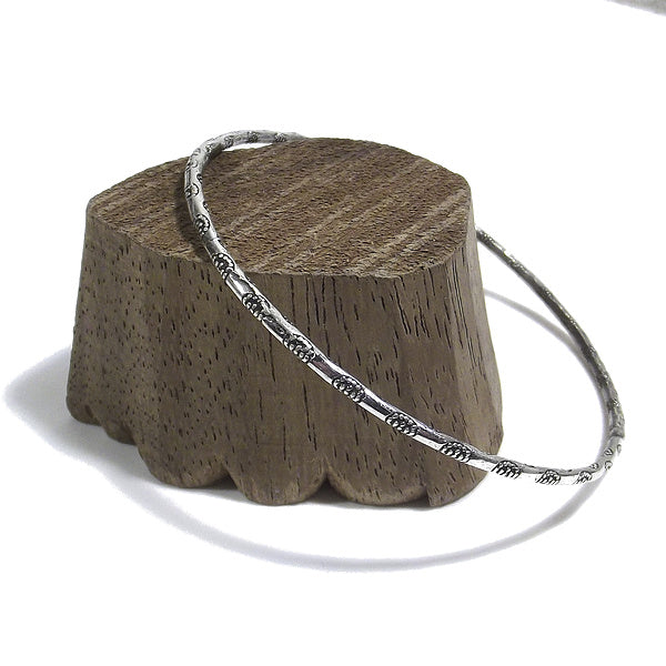 Bracciale etnico EFFI a cerchio in argento - rigido | Gioielli etnici ilmodndodiwit.com