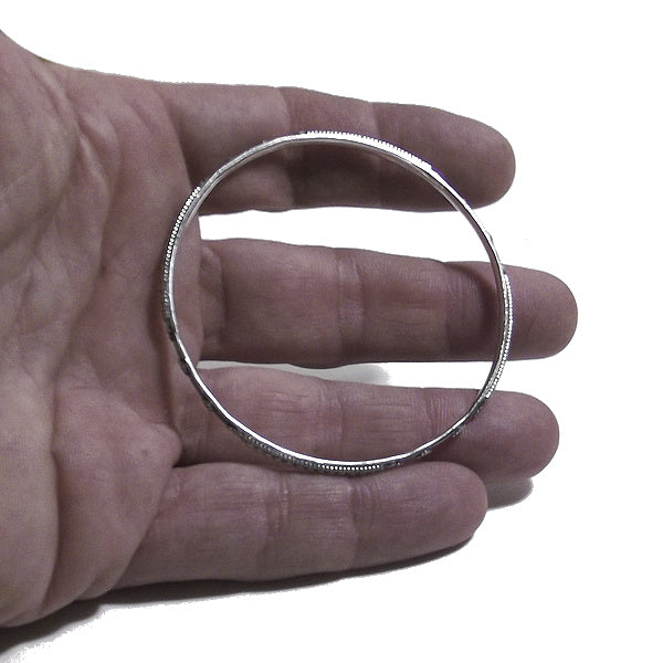 Bracciale etnico DUYEN a cerchio in argento - rigido | Gioielli etnici ilmodndodiwit.com