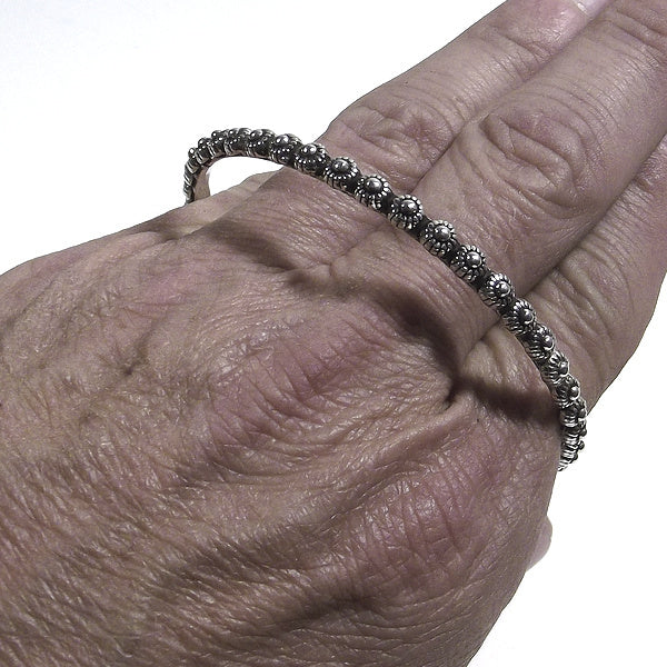 Bracciale etnico FLOR a cerchio in argento - rigido | Gioielli etnici ilmodndodiwit.com